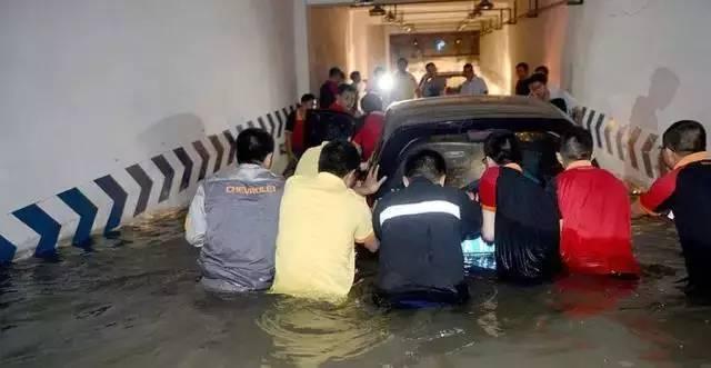 地下车库在平时可以让爱车避免风吹日晒雨淋,但如果地下车库的排水