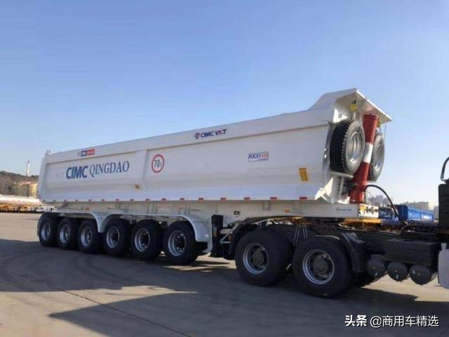 由于全车多达28个轮胎,其中只有6个为宽基单胎,备胎选择了常规尺寸的