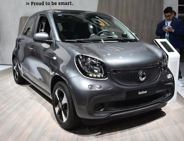 首先奔驰smart,定位微型车,虽然有smartforfour(参数|询价|图片)这款4