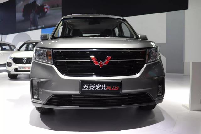 2021款五菱宏光plus到店实拍这还是货车吗