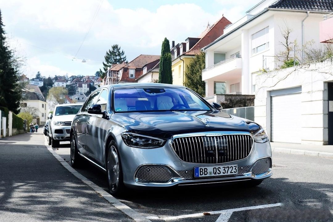 全新梅赛德斯迈巴赫s级海外实车豪华气场不输宾利飞驰