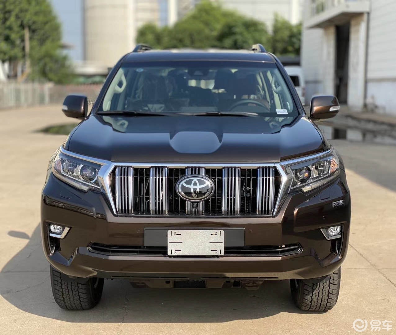 2020款丰田霸道4000配置:九气囊天窗18轮 7座 大屏 倒影 雾灯 行李架