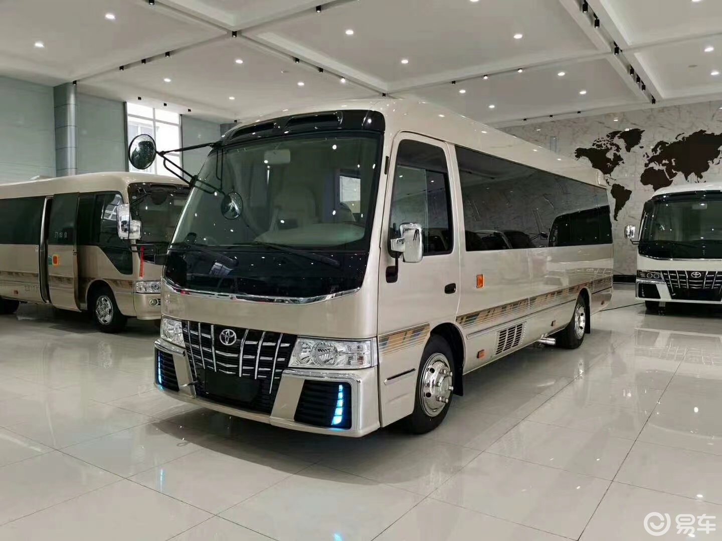 全新改装丰田柯斯达623座企业接待宫殿般的豪华大巴客车