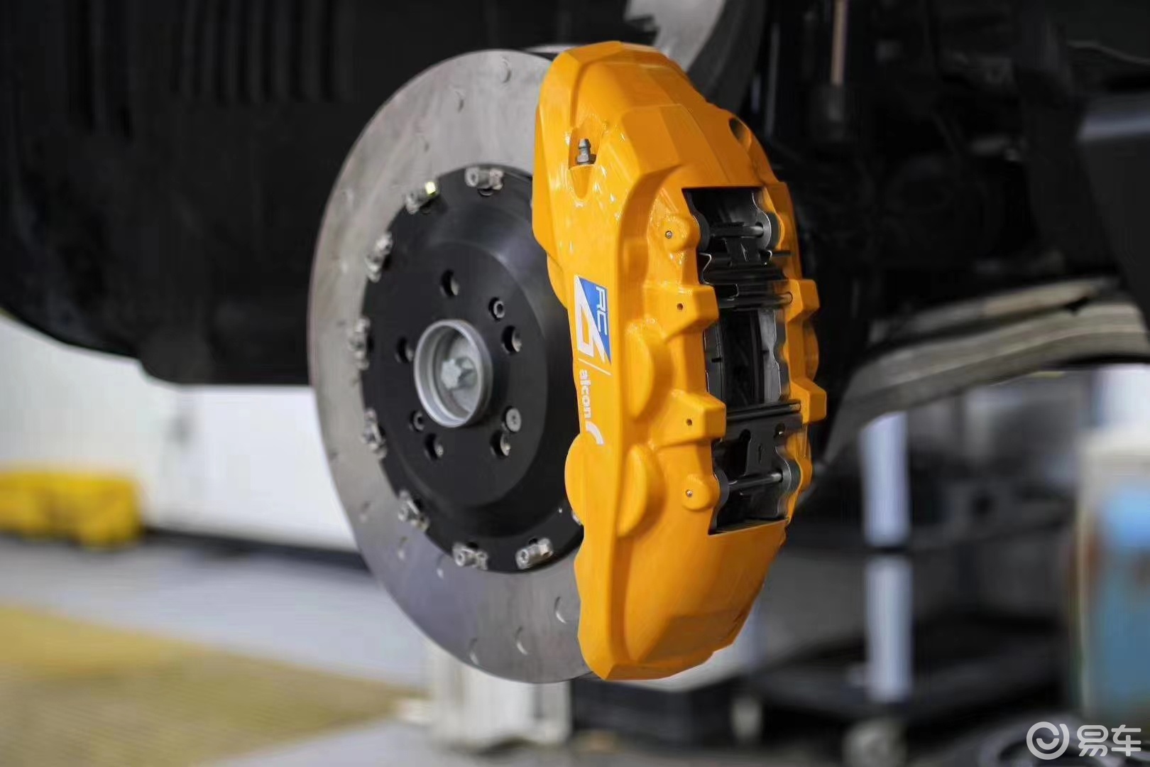 奔驰gle改装正品alcon刹车卡钳配400碟升级案例