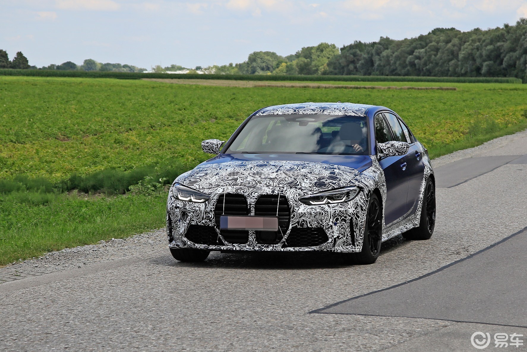 全新宝马m3最新谍照曝光4系超大双肾格栅3系三厢车身