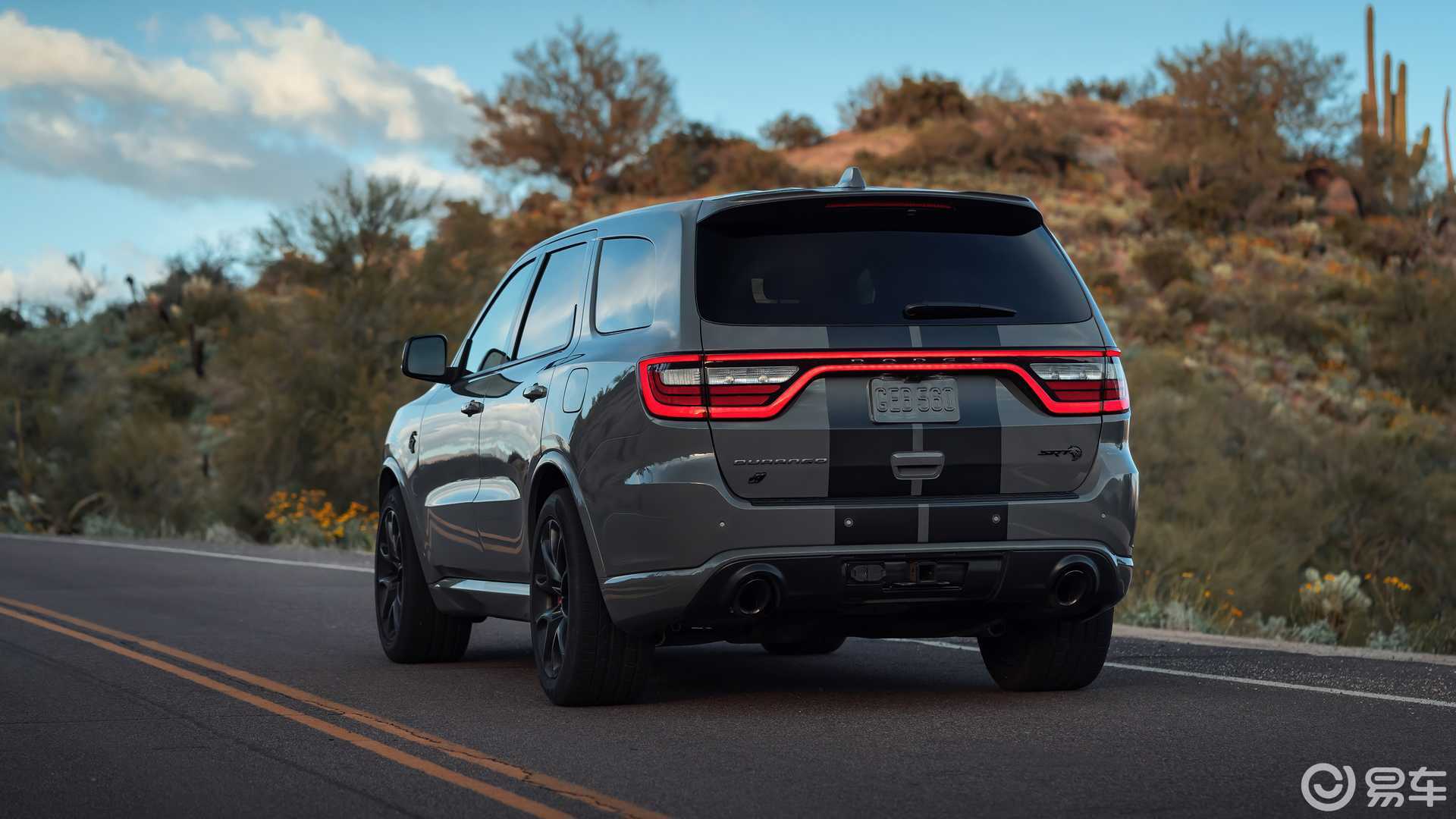 菲常快讯奔跑的大喵道奇durangosrt地狱猫