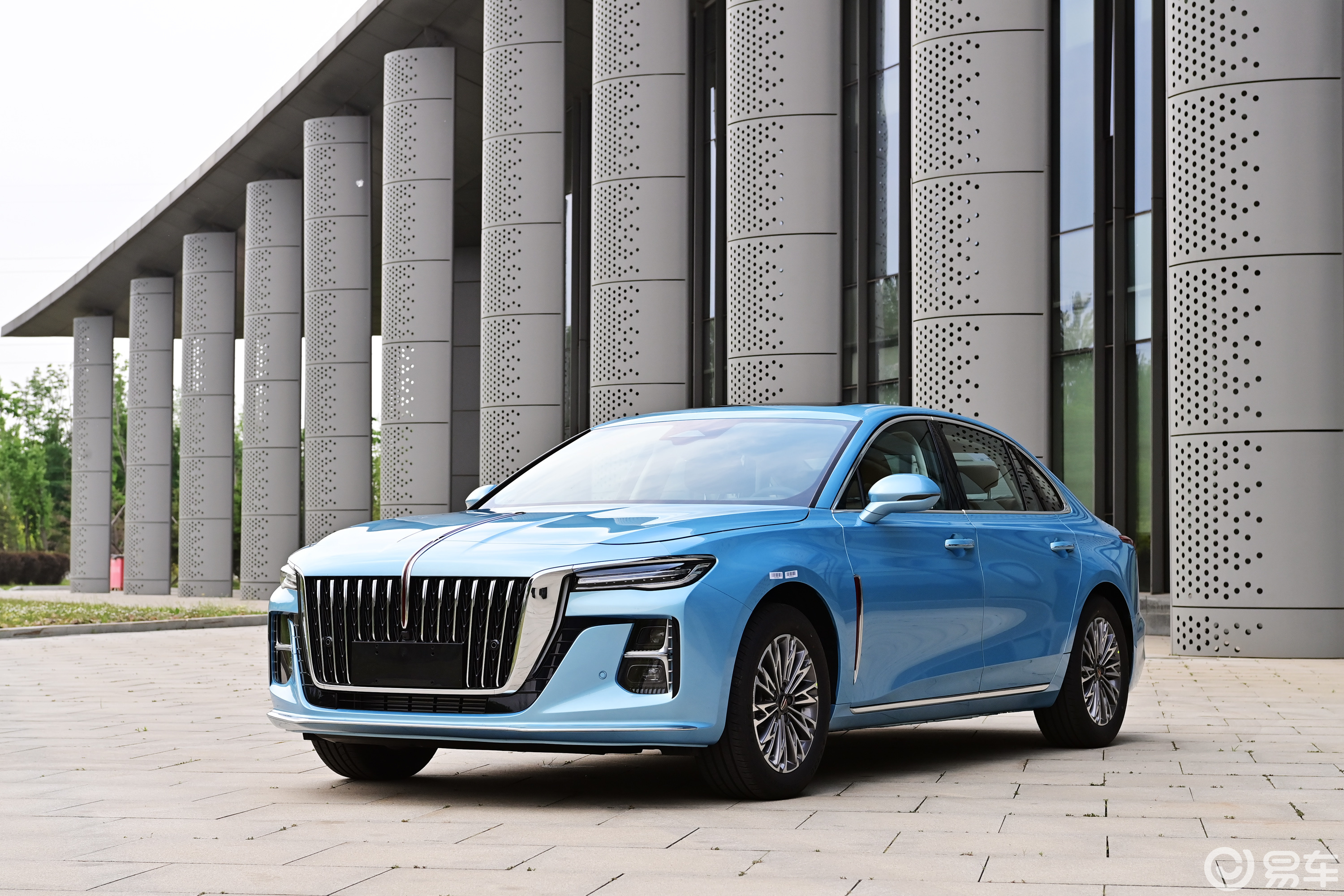 行走在城市间的精灵别克velite6