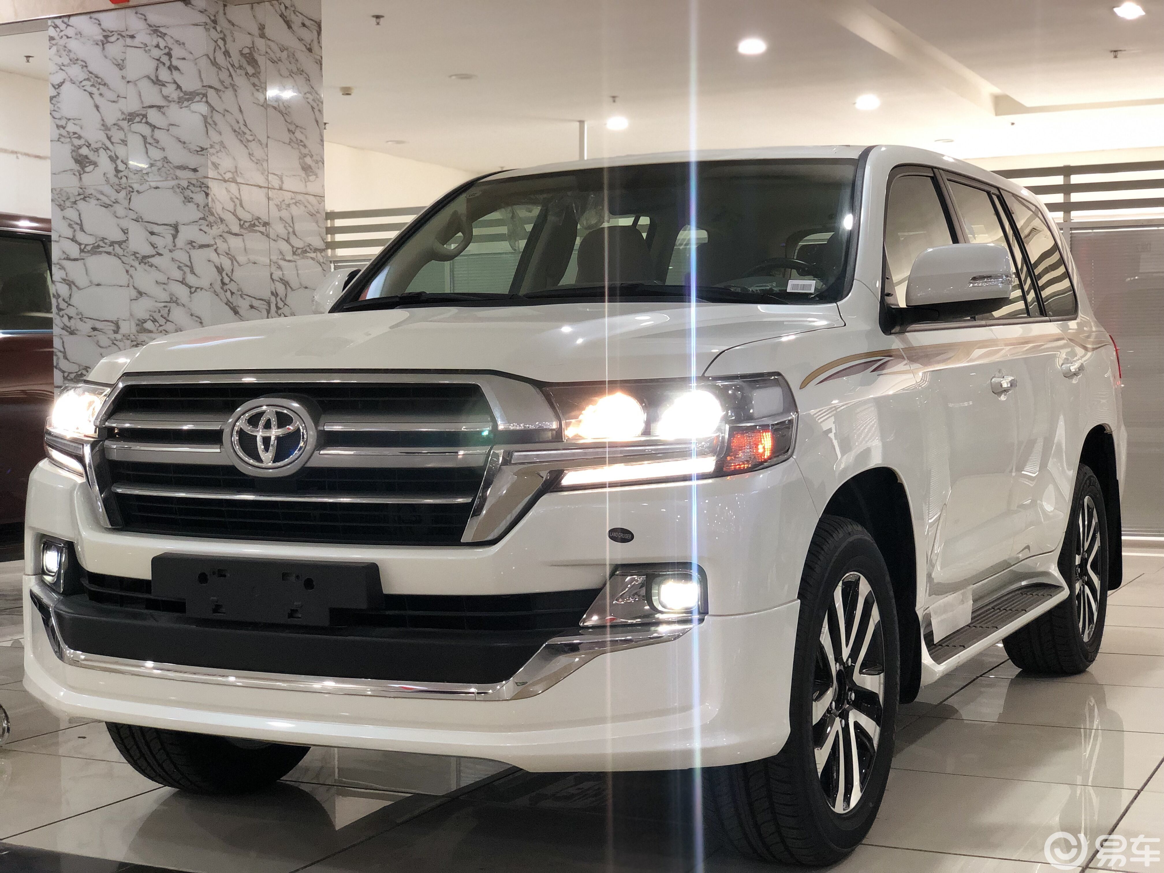 2019款丰田兰德酷路泽4000难以抵挡的霸气