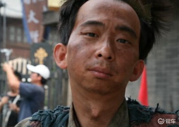 因长的难看演了26年的丑角如今妻子美艳出行做千万宾利