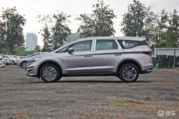 搭载1 8t 湿式双离合 Dct 动力空间配置样样香 易车 搭载1 8t 湿式双离合 Dct 动力空间配置样样香 易车