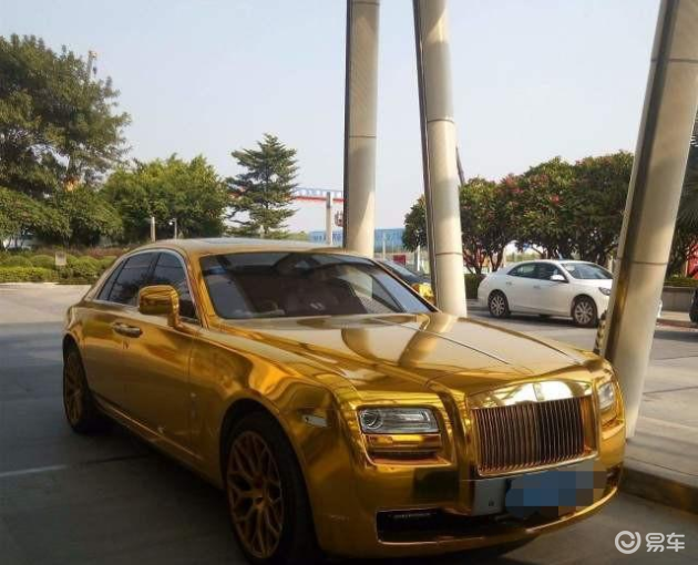 车轮画着5条龙 广东街头一 黄金战车 车牌 暴露 车主身份 易车 车轮画着5条龙 广东街头一 黄金战车 车牌 暴露 车主身份 易车