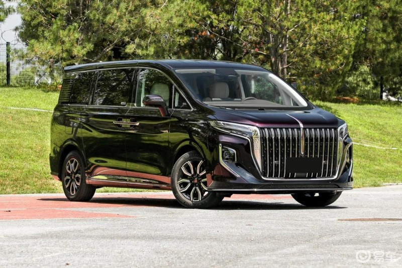 8月12日,作为红旗首款mpv的eq9抢在了车展开幕前发布,同时也公布了40