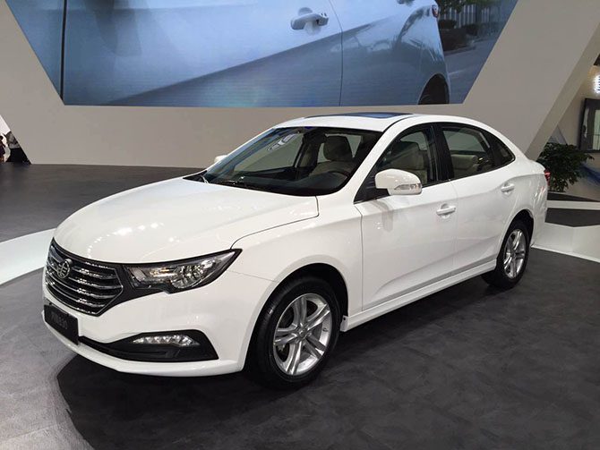 一汽奔腾b30首发亮相年内上市预计售9万元起