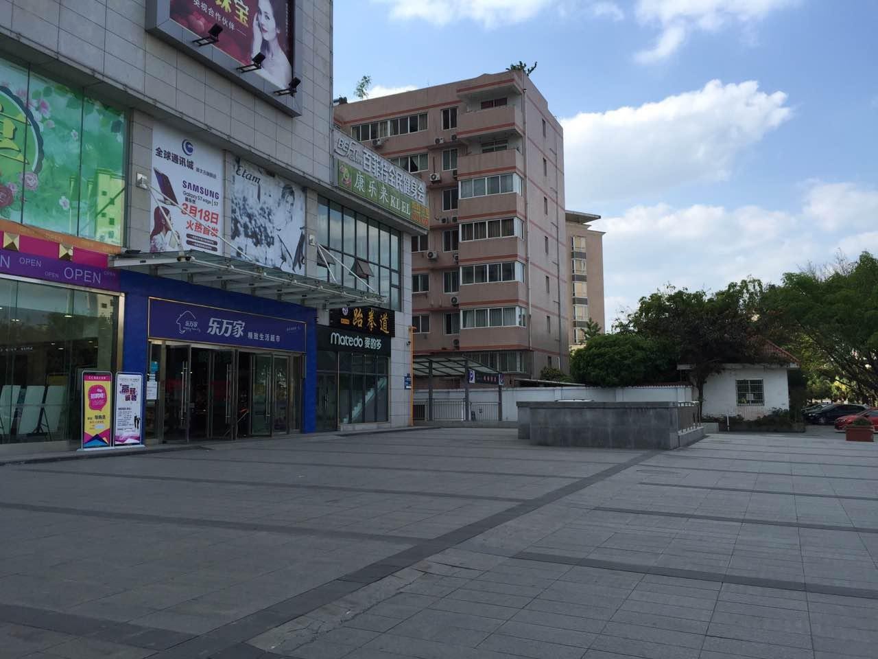 届时,金堂车展将在乐万家超市广场,或曰新太古城购物中心正式启幕.