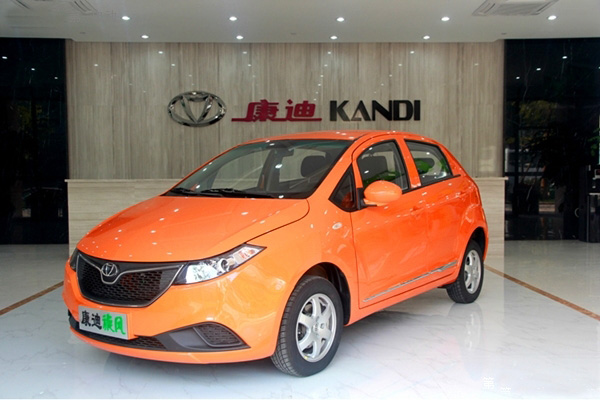 首先于6月份上市的是康迪旋风k17,这是一款五门四座的纯电动汽车,与