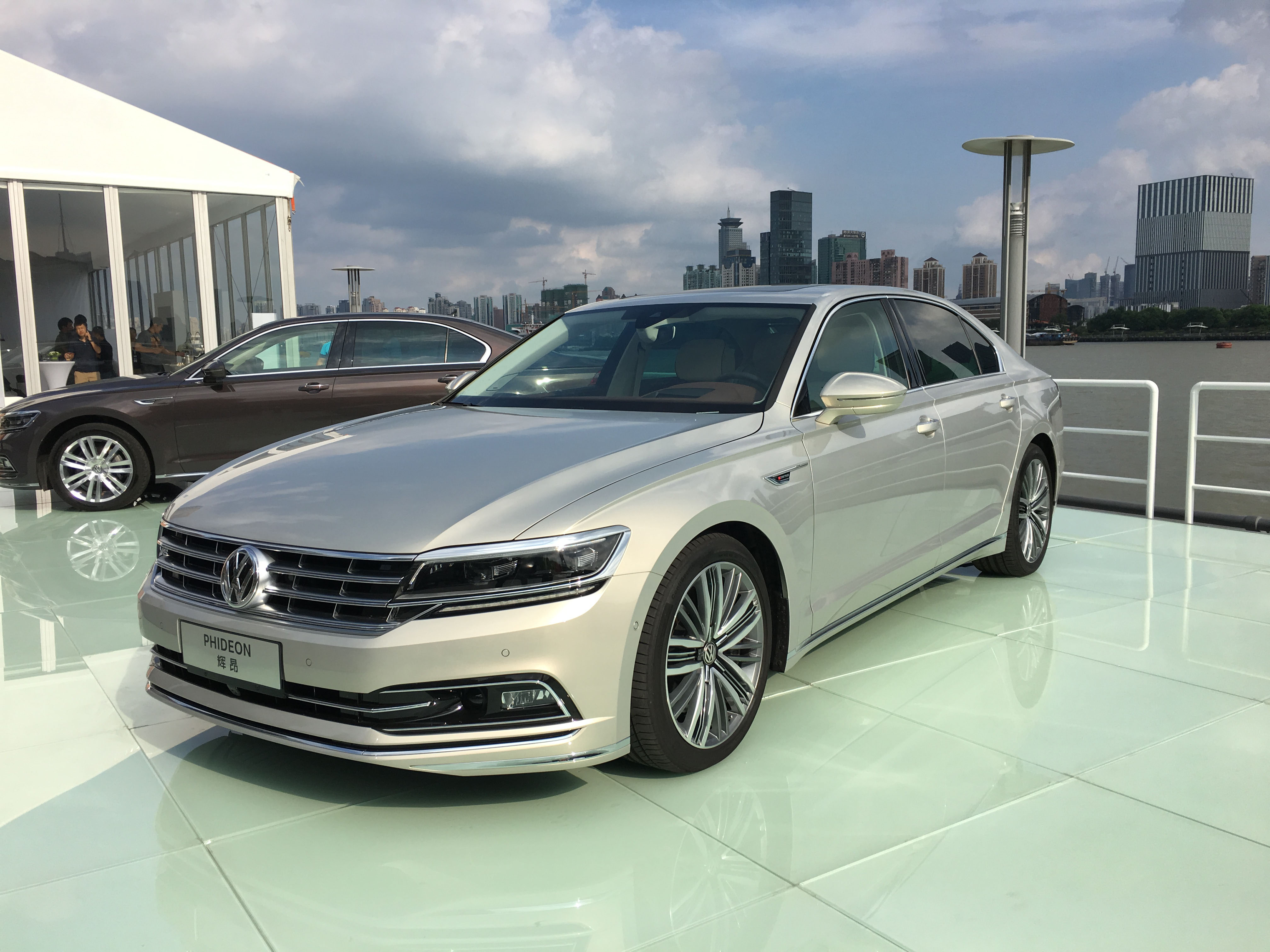 对辉昂的"心路历程"吧:4月北京车展,第一次见辉昂:哦,不就小号辉腾么