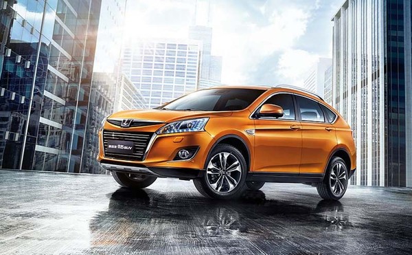 纳智捷优6 suv采用了斜背式车尾与类似双门跑车的车顶线条