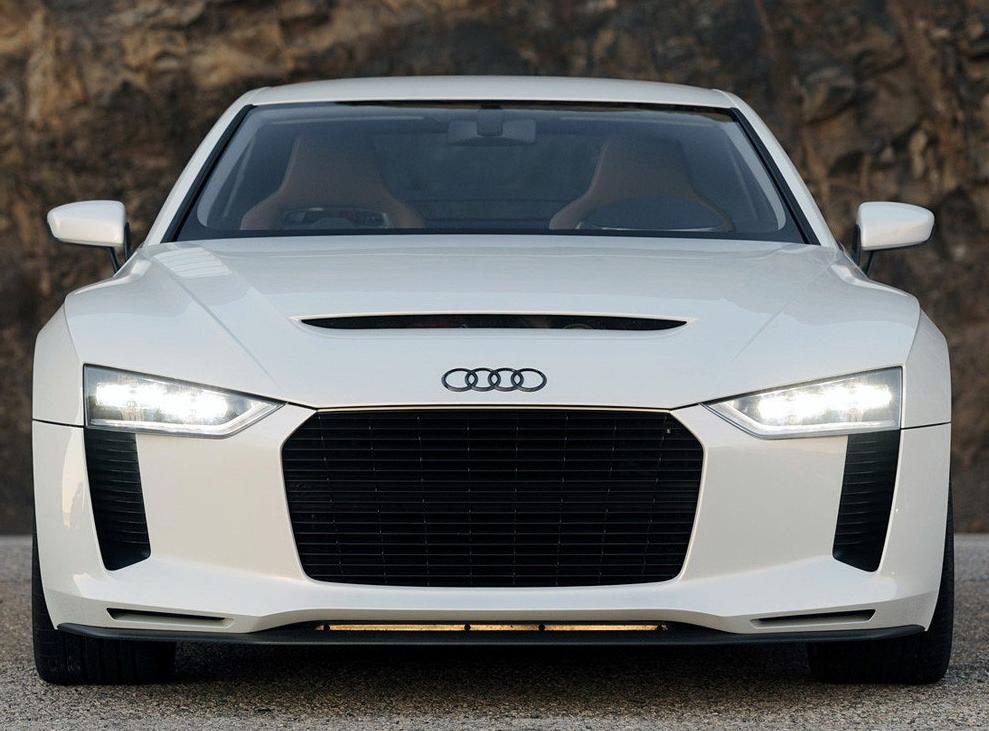 奥迪品牌旗下的超跑很多,以奥迪tt,rs8,但这些车型未免也太不新鲜了.