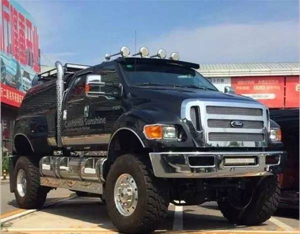 皮卡,而这款车竟然还被某国内进口汽车销售商进口到了国内,它就是福特