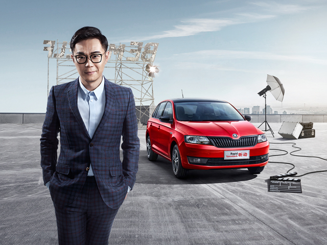 票房俱乐部"的首位80后导演大鹏代言了斯柯达旗下的风尚两厢车-昕动