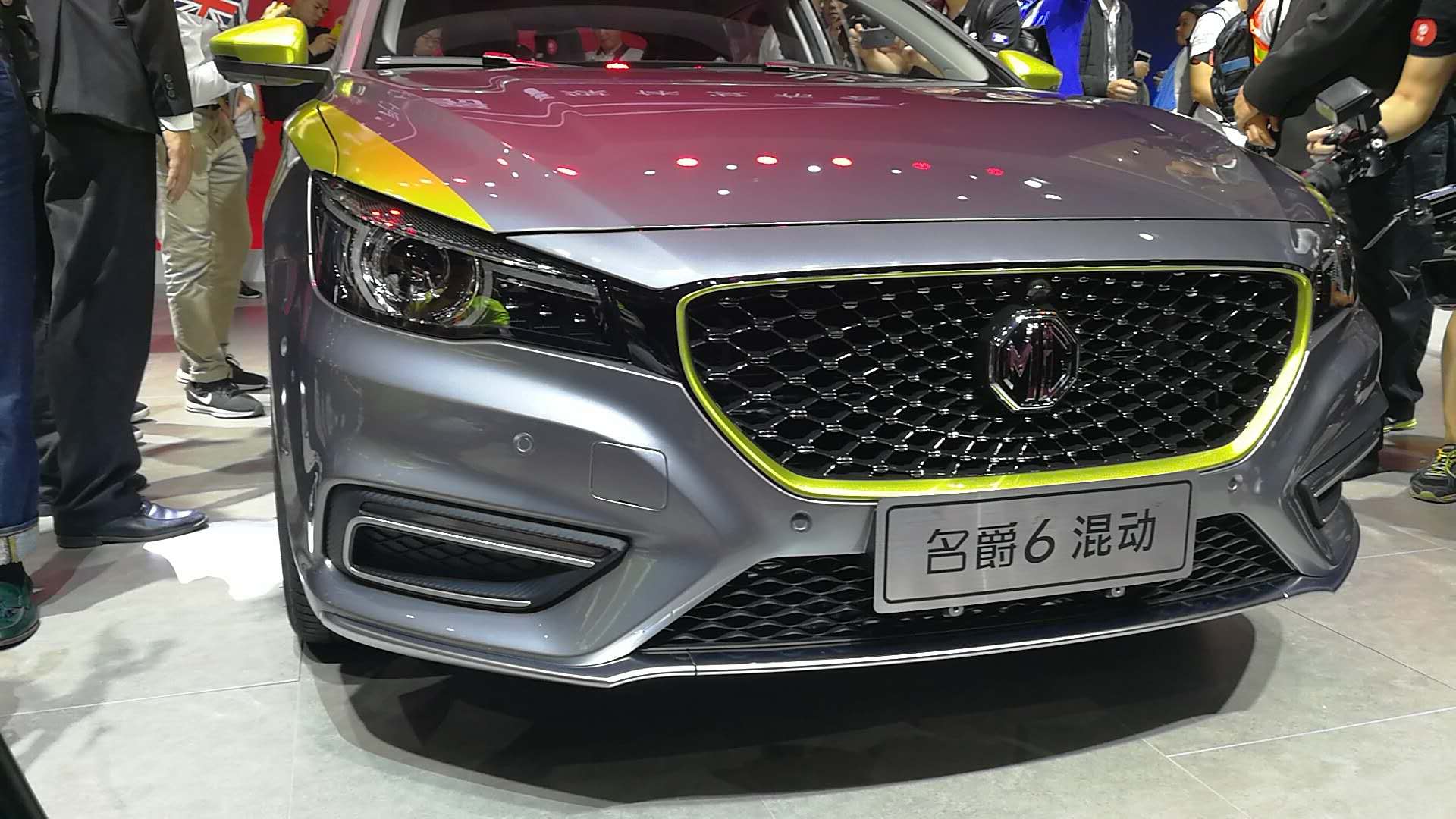 名爵6混动版亮相广州车展百公油耗低至15l