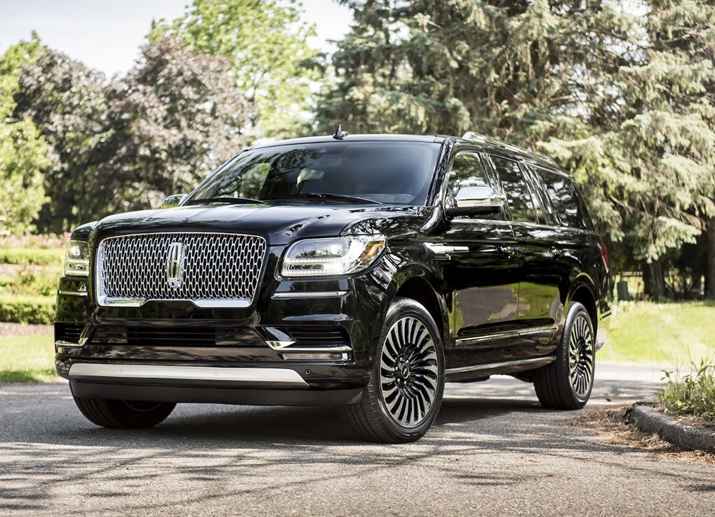 2018款林肯领航员具有着低调中奢华般的气质,全尺寸suv式的车身构造