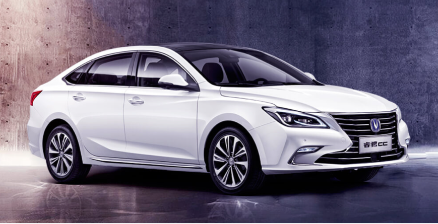 自信对标合资b级车长安睿骋cc到店实拍