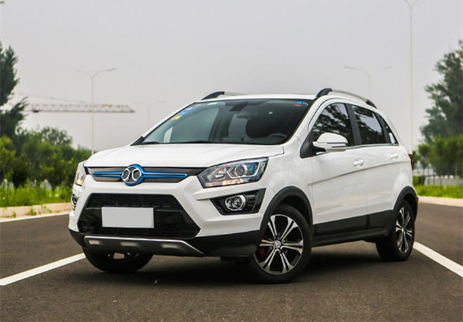 北汽新能源是第一家获得新能源生产资质的车企,旗下的产品覆盖了suv和