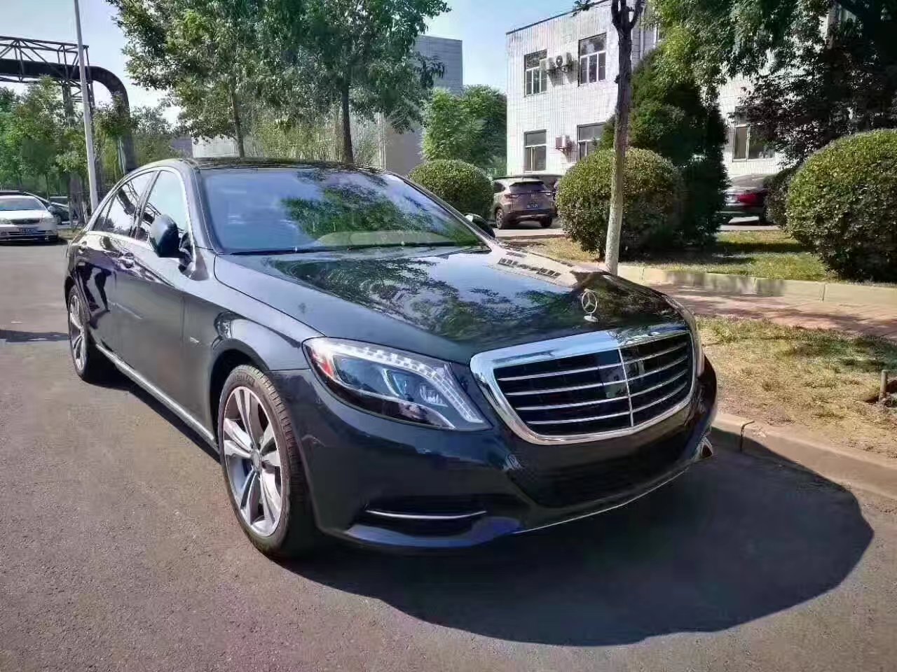 奔驰油电混合s550e迎新政策上绿牌