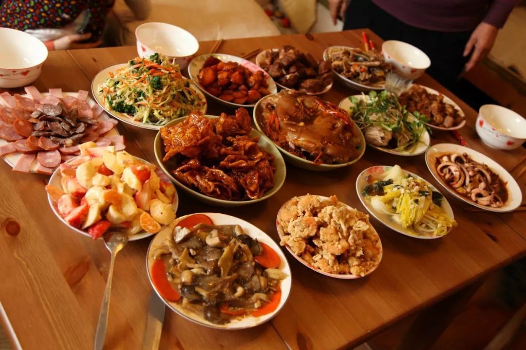 年夜饭中国人最隆重的饭局怎么出席才能更显红火