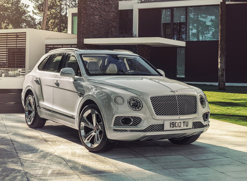 新车外观与普通版车型基本保持一致,整体设计简单,大气且硬朗.