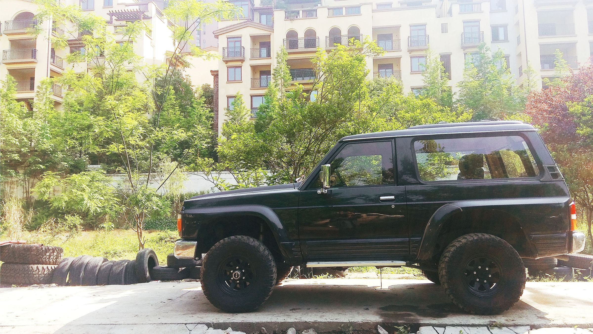 我最后一张图是当时另外一台2门敞篷版的y60,绝版越野车,我第一眼我就