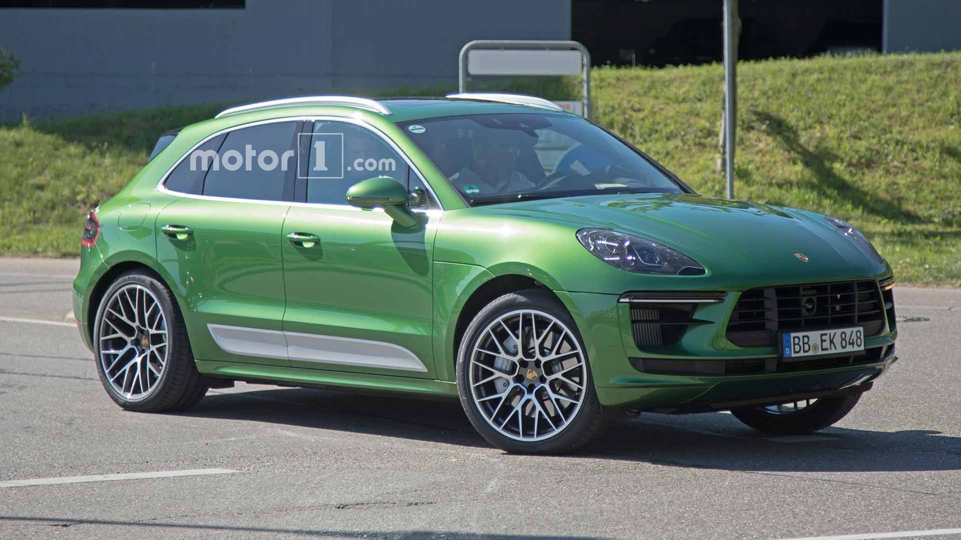 在保时捷卡宴正式迎来换代之后,保时捷macan也将迎来小改款车型,日前