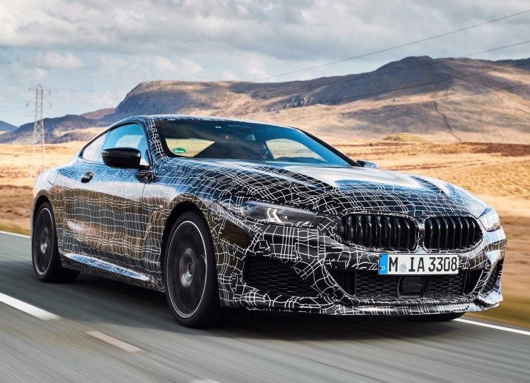 全新宝马8系明晚首发对标奔驰s级轿跑