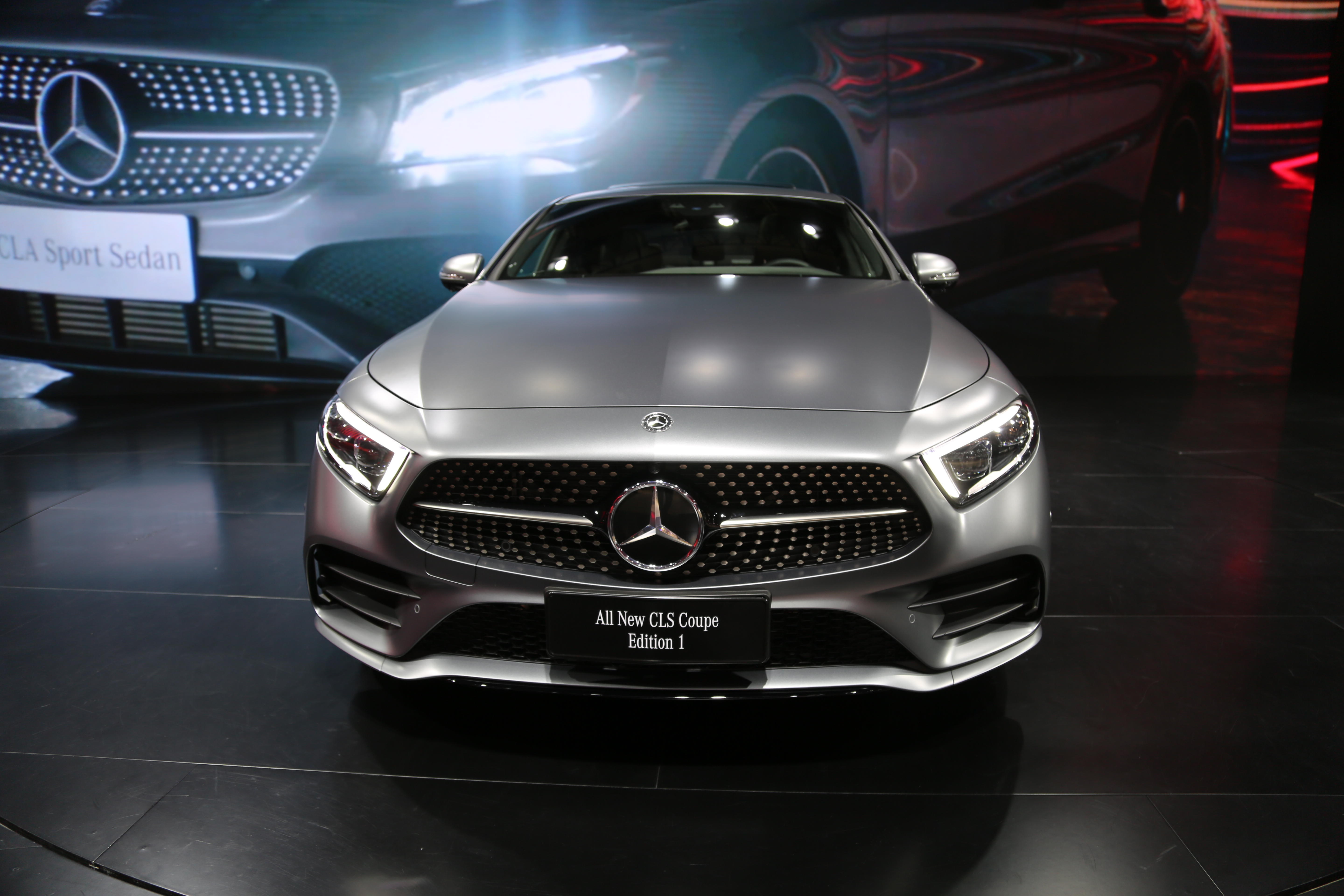 奔驰cls四门轿跑奥迪s4运动轿车路虎揽胜极光你选谁