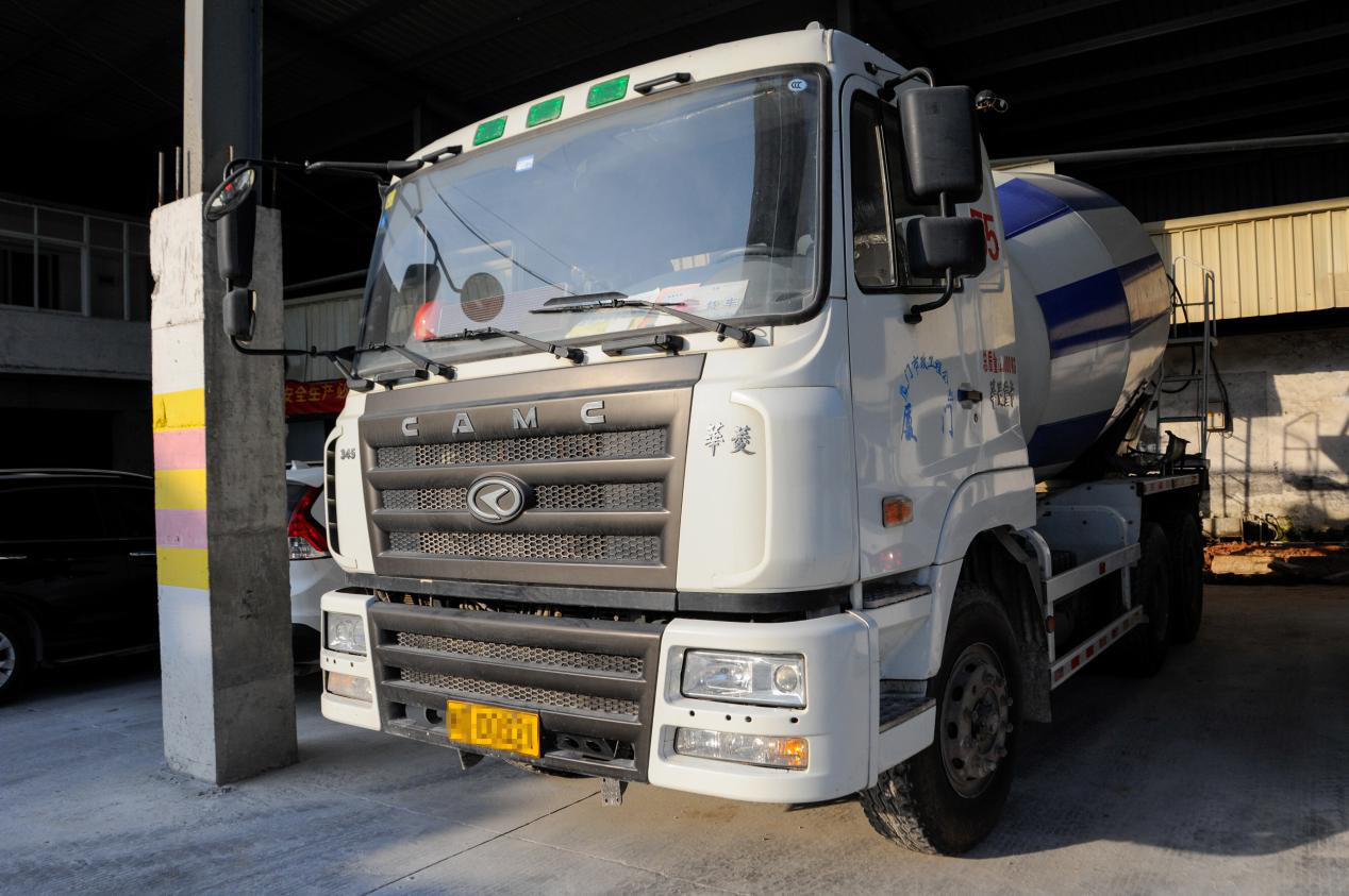 星火燎原华菱星马混凝土搅拌车