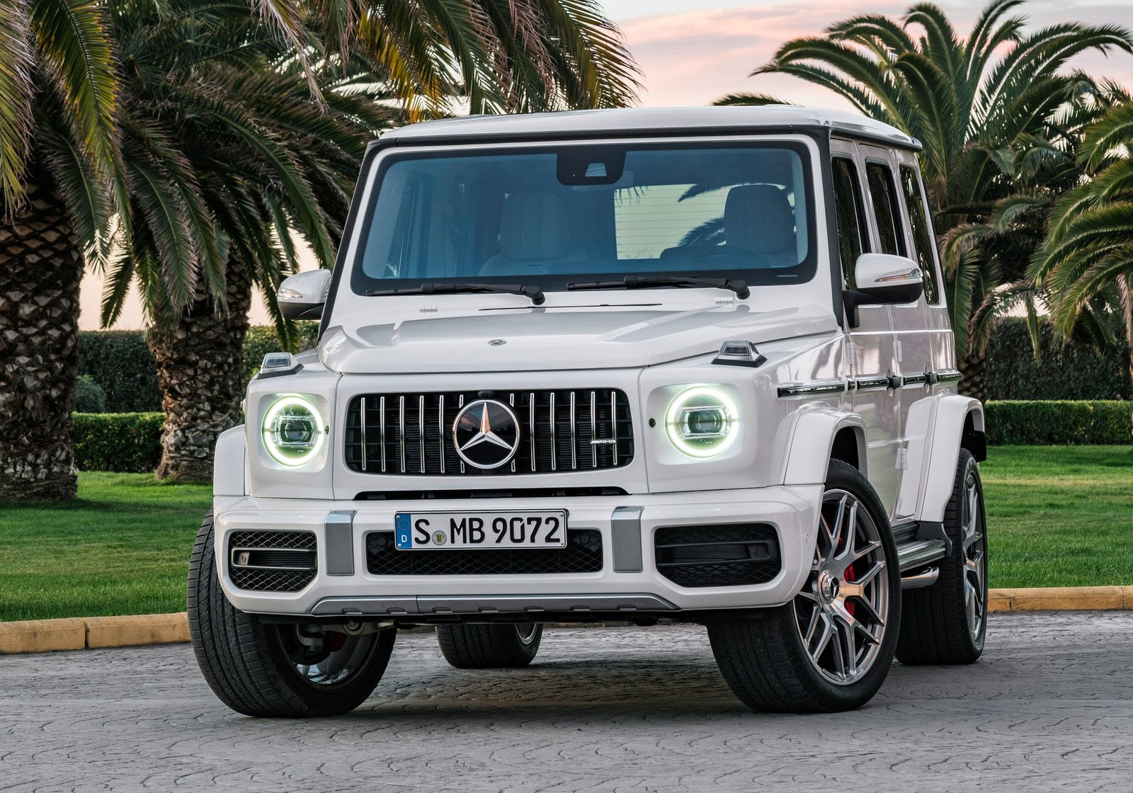 奔驰g级和牧马人都是硬派越野车为什么都对奔驰g级情有独钟