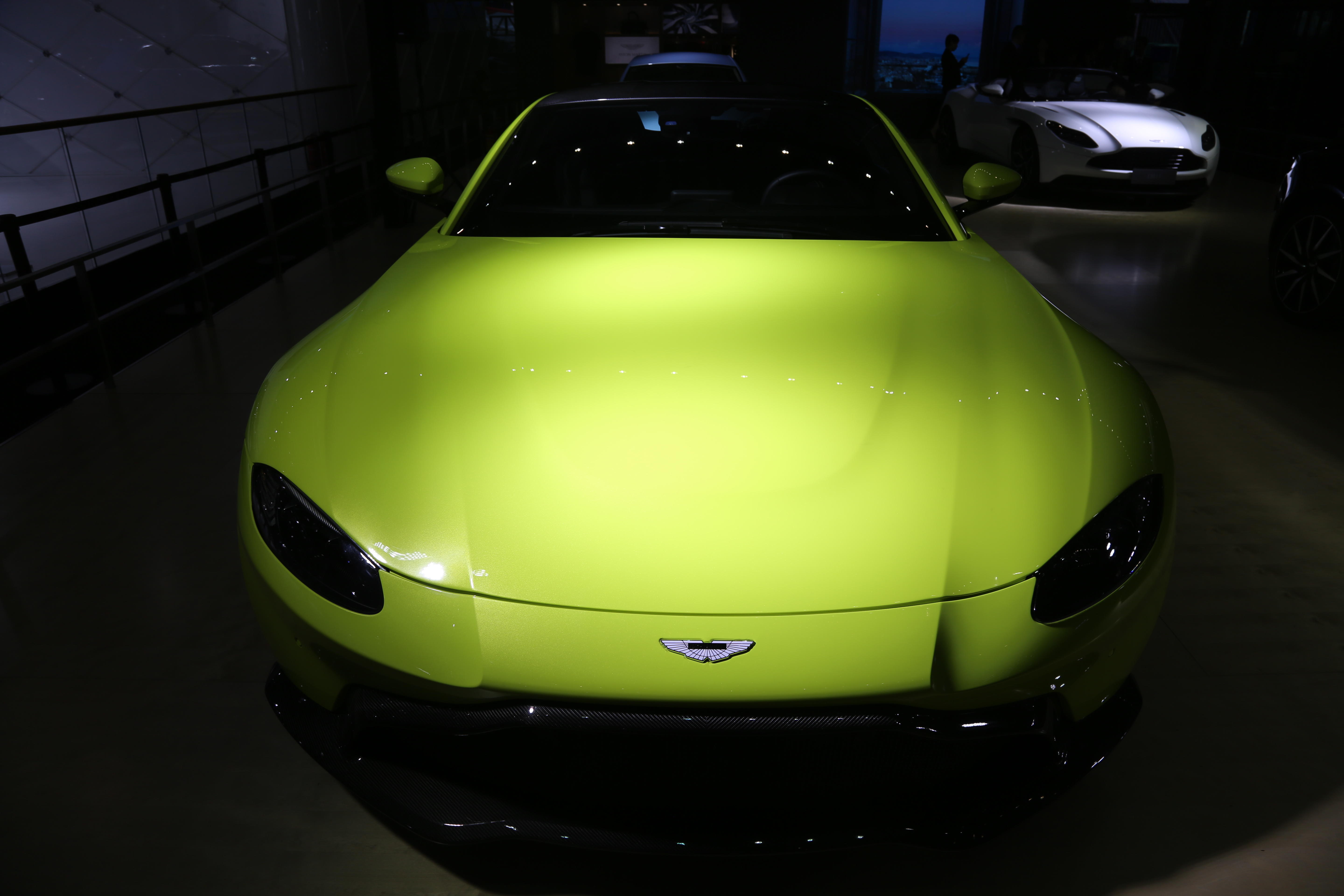 阿斯顿马丁vantage梅赛德斯amg奥迪r8你选谁