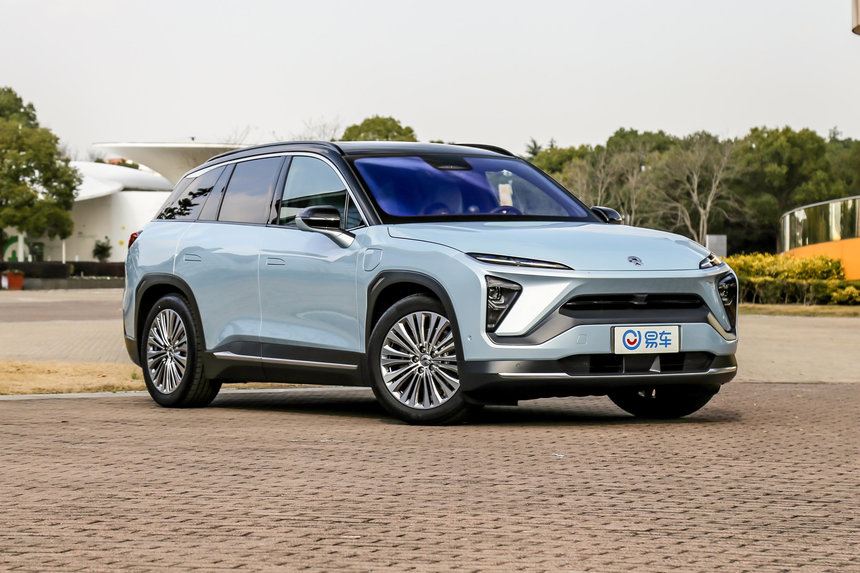 解锁小马路丨放慢节奏享受当下当蔚来es6在书香四溢的武川路穿行而过