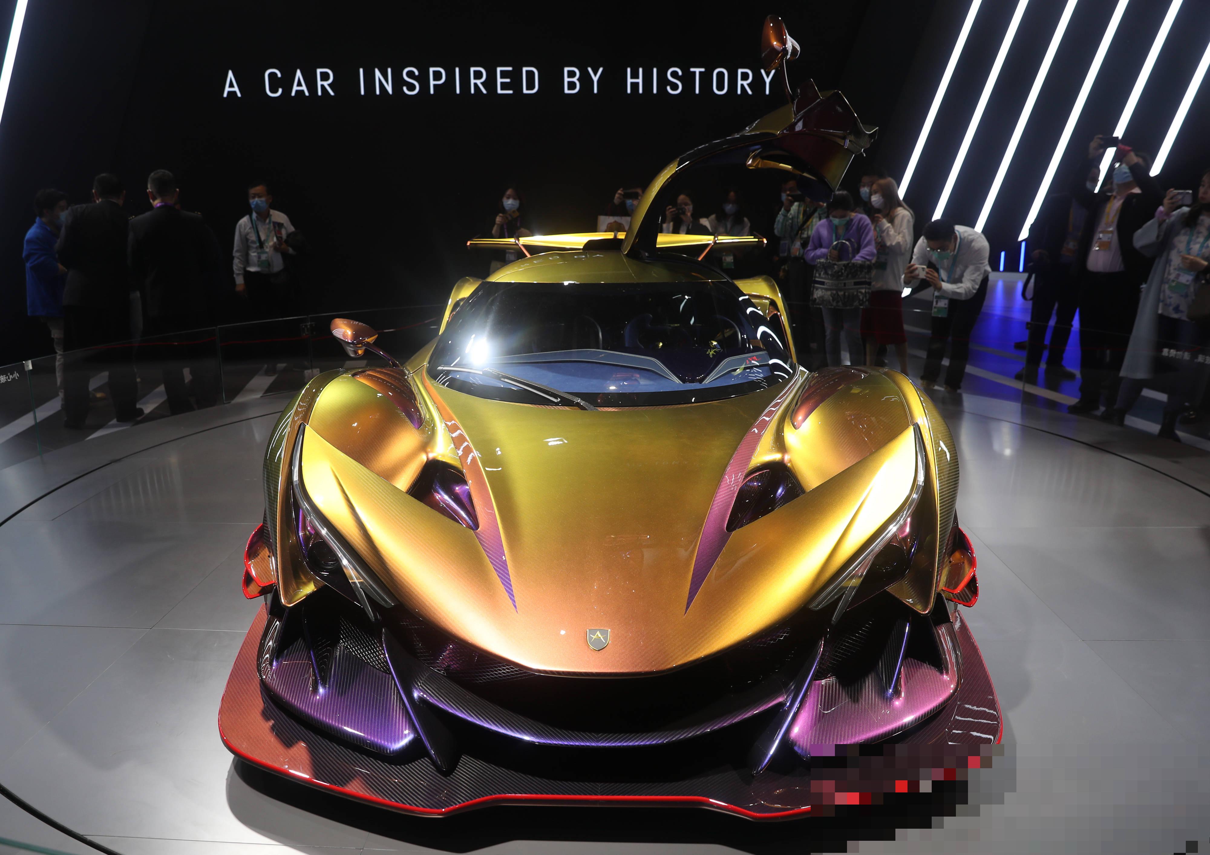 全球首款全碳纤维超级跑车apolloie亮相进博会