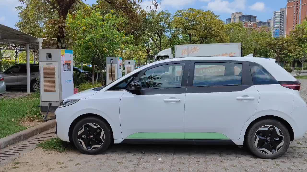 滴滴也出新能源汽车体验比亚迪最新电动车d1超级居家的电车