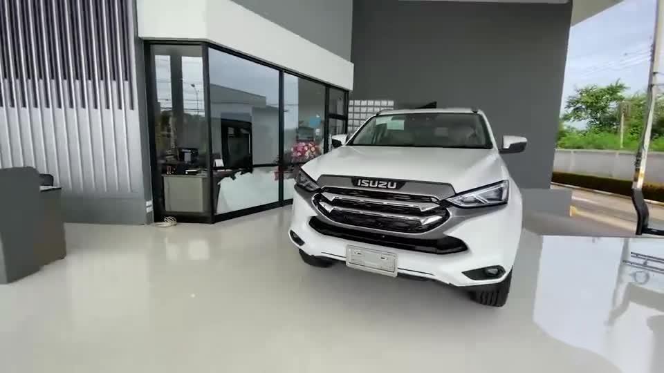 2021款五十铃牧游侠mux到店实拍太漂亮了给个不买的理由