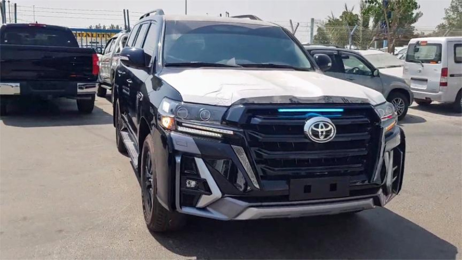 2021款丰田兰德酷路泽lc200全方位实拍外形太酷了