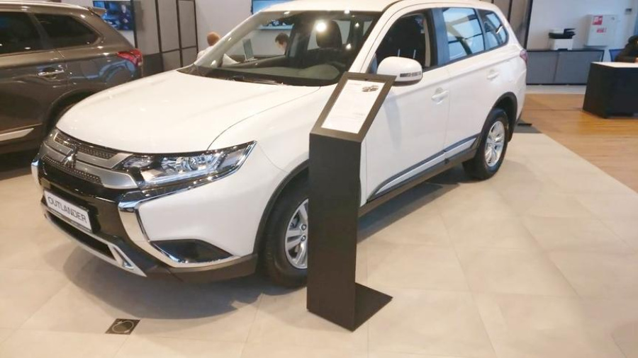 2020款三菱欧蓝德4wd七座版到店坐进驾驶座后我心动了