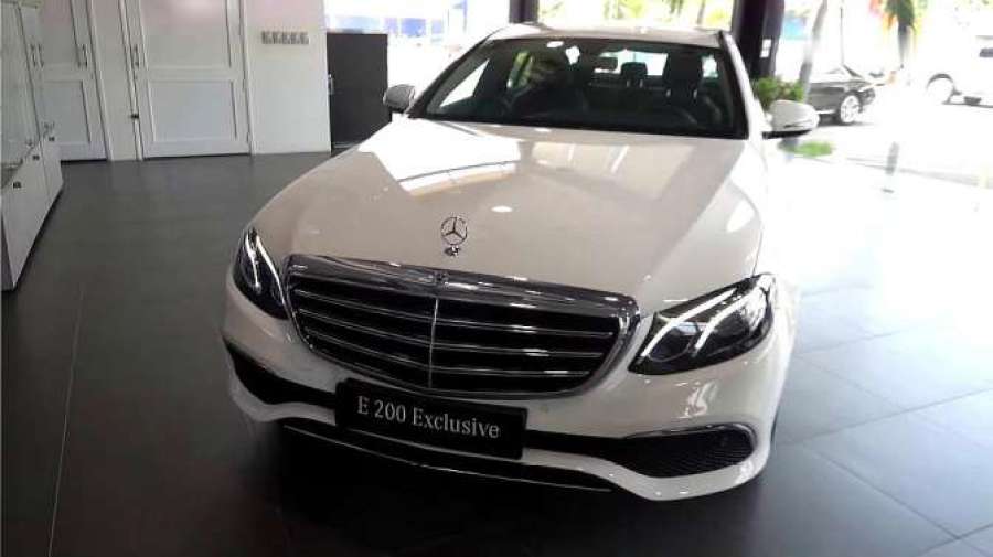 举报奔驰e200到店实拍,车门打开看到内饰,给个不心动的理由2020-12-12