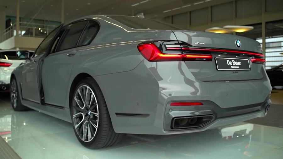 2020款宝马750i有530匹马力车门打开我羡慕了