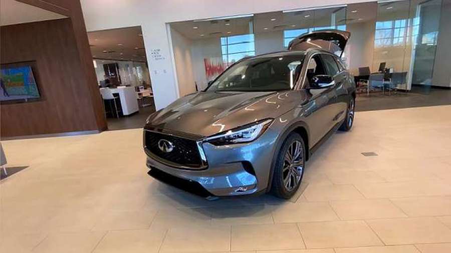 2020款英菲尼迪qx50到店实拍,了解完外观和内饰,买不买做个参考