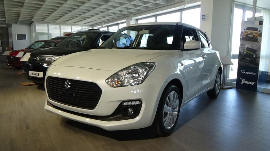 实拍2020款铃木雨燕swifthybrid版适合家用