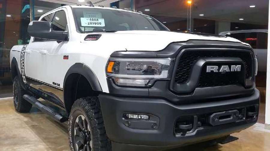 2020款道奇公羊2500到店实拍看到这霸气颜值和内饰彻底心动了