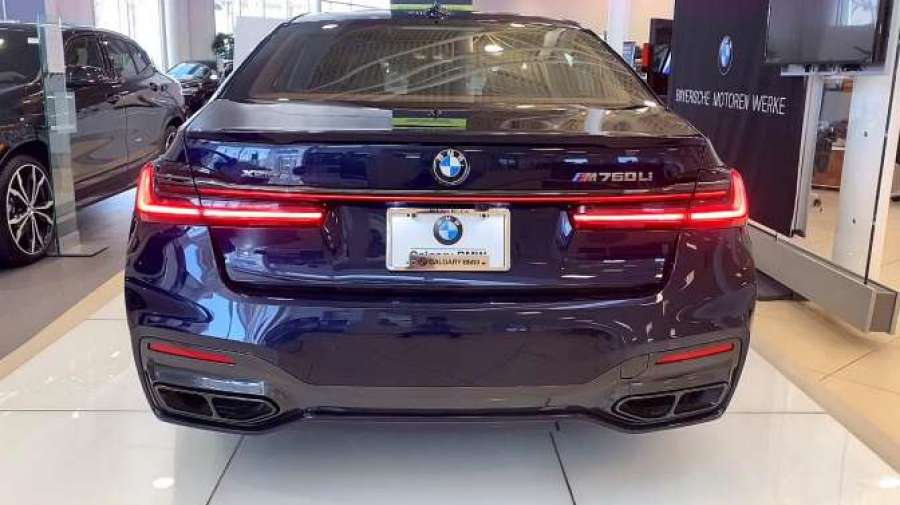 高清实拍2020款宝马7系m760li动力提升不少